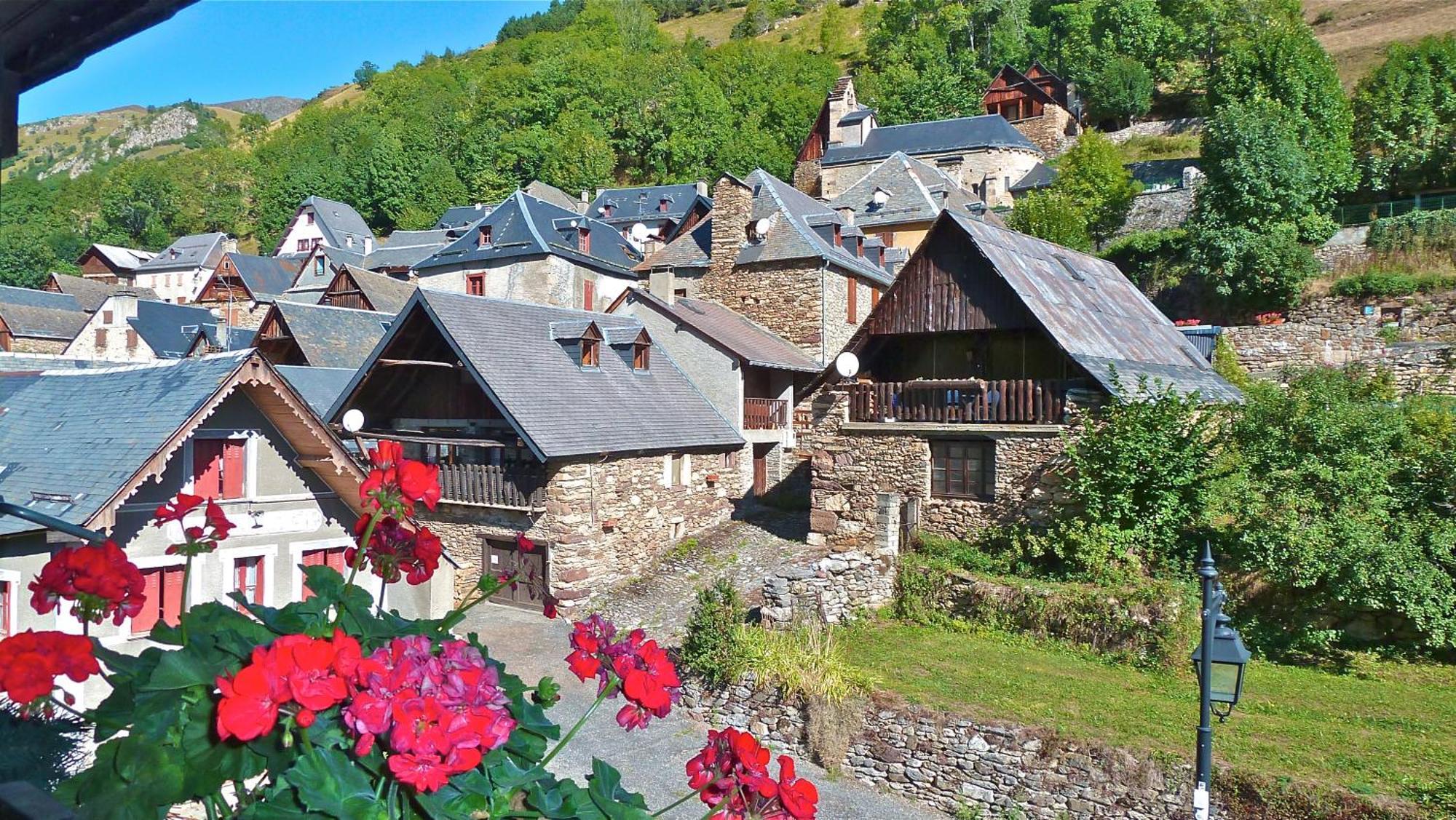 Hotel - Restaurant - Bar - Le Sapin Fleuri Bourg d'Oueil Экстерьер фото