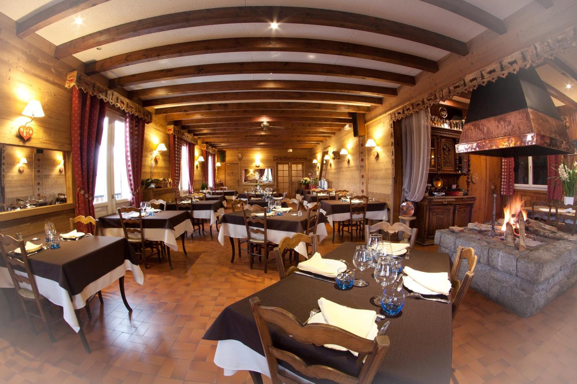 Hotel - Restaurant - Bar - Le Sapin Fleuri Bourg d'Oueil Экстерьер фото